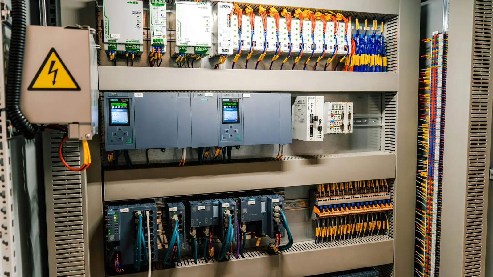 Eaton PLC and HMI programming on an XV operator panel and easyE4 controller in Saudi Arabia
