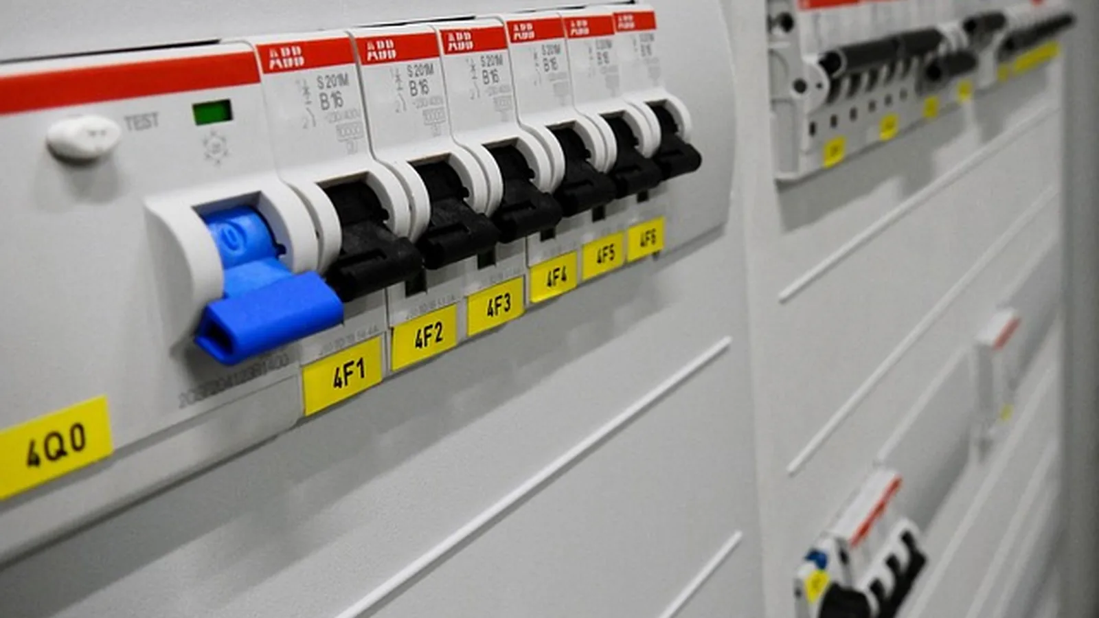 Legrand energy monitoring system integration with EMDX3 meters and a Modbus gateway in Saudi Arabia